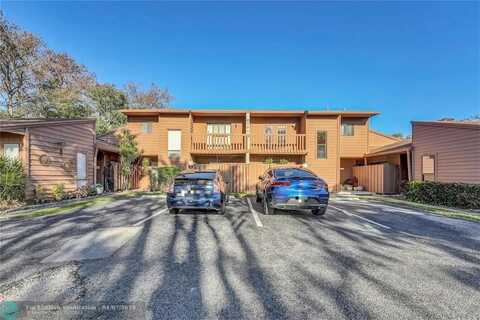 6194 Pine Tree Ln, Tamarac, FL 33319