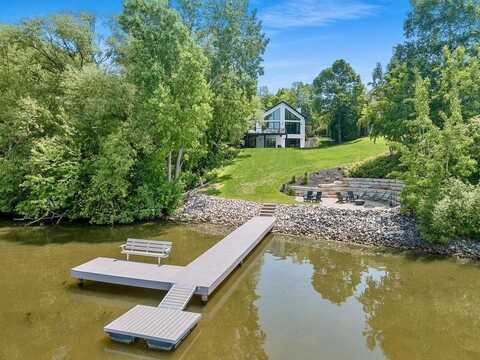 2080 GREENLEAF Road, DE PERE, WI 54115