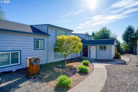 8031 SE ORIENT DR, Gresham, OR 97080