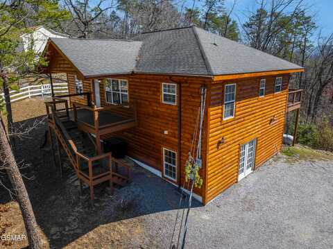 843 Lloyd Huskey Road, Pigeon Forge, TN 37863