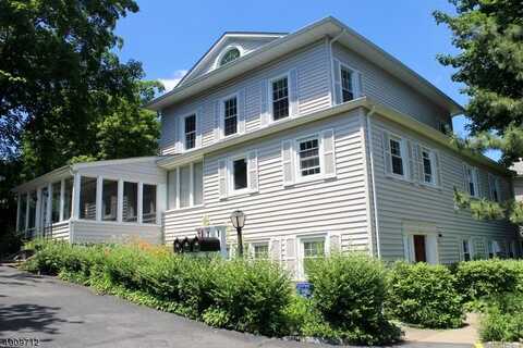 22 Rockland Ter, Verona, NJ 07044