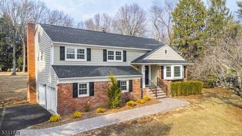 404 Forest Rd, Mahwah, NJ 07430