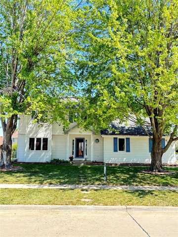 8001 Brookview Drive, Urbandale, IA 50322