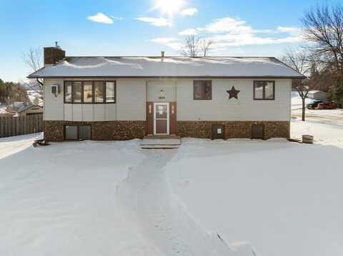 1800 HIGHLAND DRIVE, MINOT, ND 58703