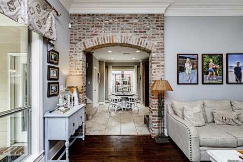 12427 Oak Fields Dr, Geismar, LA 70734