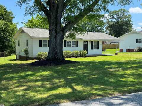 106 Cloverdale Drive, Boiling Springs, SC 29316