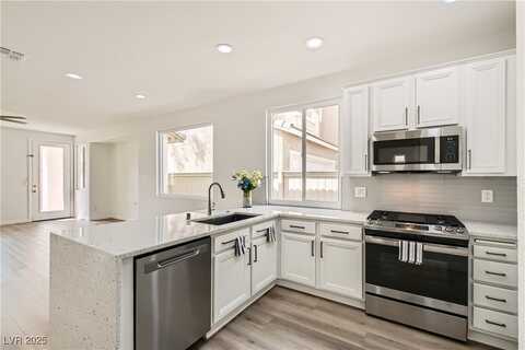 669 Elliot Peak Avenue, Las Vegas, NV 89183