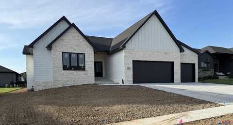 8911 Ranch Gate Road, Lincoln, NE 68520
