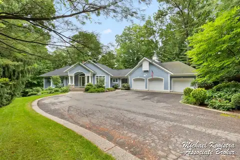 6862 Maplecrest Drive SE, Grand Rapids, MI 49546
