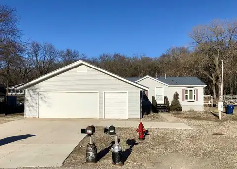 1612 Joy Loy Lane, Wahpeton, IA 51351