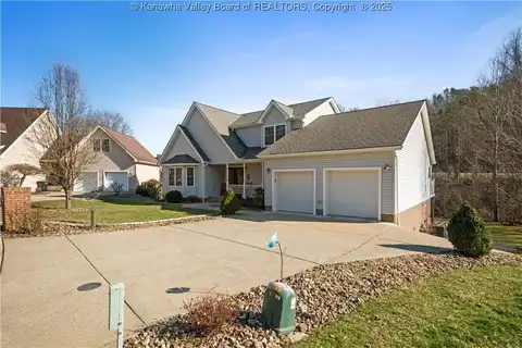 56 KELLY Lane, Hurricane, WV 25526