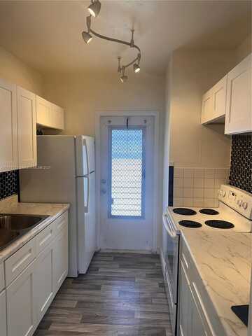 19001 NE 2nd Ave, Miami, FL 33179