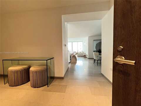 68 SE 6th St, Miami, FL 33131