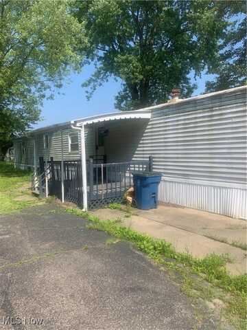 Kings Drive, Warren, OH 44481