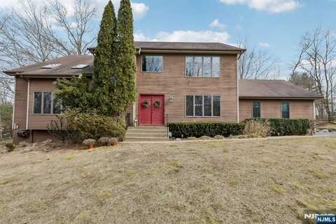 15 Campgaw Road, Mahwah, NJ 07430