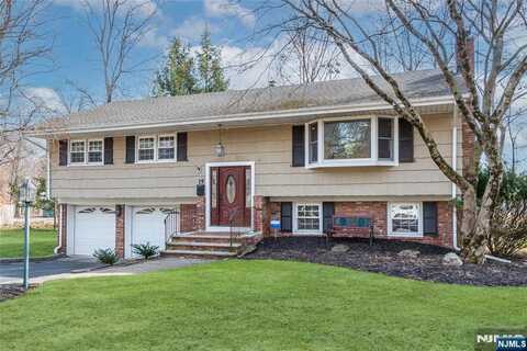 15 Terry Court, Montvale, NJ 07645