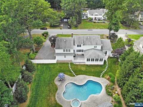 4 Deer Trail, Old Tappan, NJ 07675