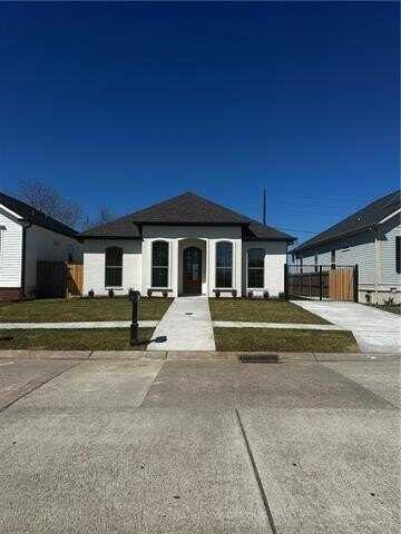 2300 PIRATE Drive, Chalmette, LA 70043