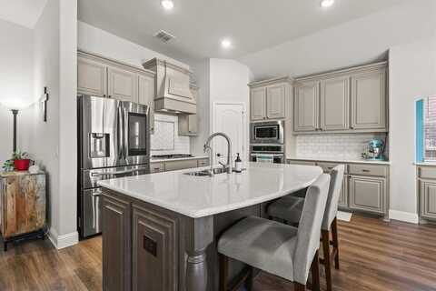222 Oakcrest Drive, Justin, TX 76247