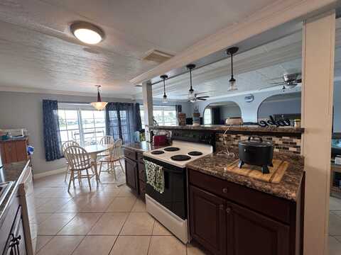 809 Avanti Way, NFT Myers, FL 33917