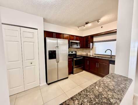 14425 Strathmore Lane, Delray Beach, FL 33446