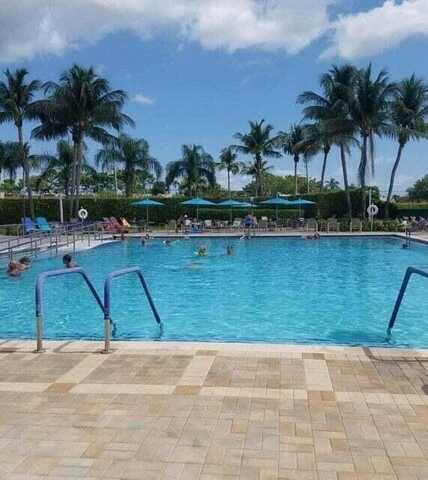 95 Saxony, Delray Beach, FL 33446