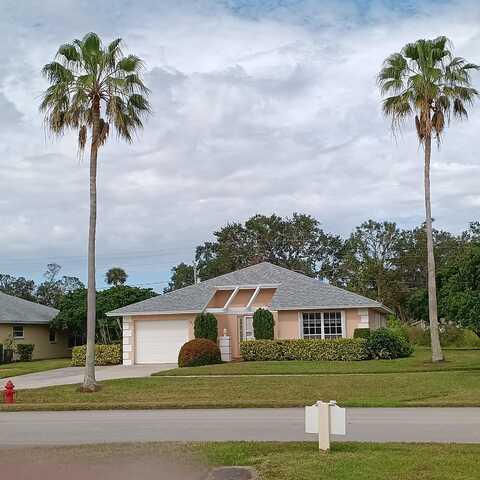 210 N Grove Isle Circle, Vero Beach, FL 32962