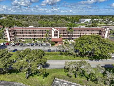 7281 Amberly Lane, Delray Beach, FL 33446