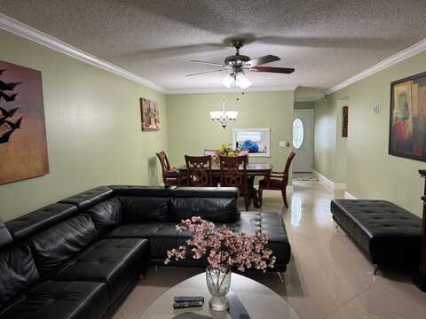 300 26 Avenue NE, Boynton Beach, FL 33435