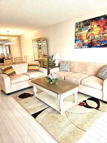 15450 Pembridge Avenue E, Delray Beach, FL 33484