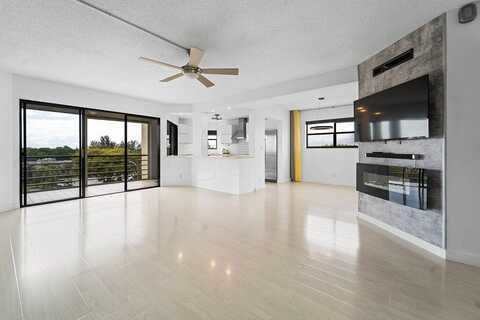 3590 Via Poinciana, Lake Worth, FL 33467