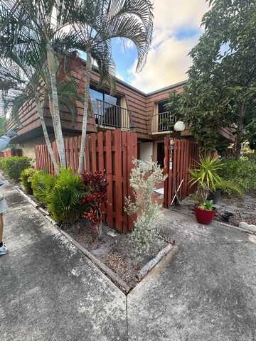 1458 N Lawnwood Circle, Fort Pierce, FL 34950