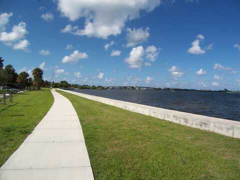 208 S Lakeside Drive, Lake Worth, FL 33460