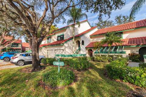 10 Lexington Lane E, Palm Beach Gardens, FL 33418