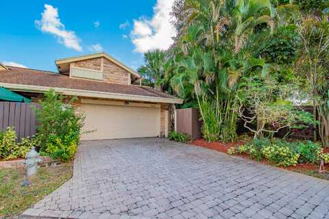 7493 Sierra Drive E, Boca Raton, FL 33433
