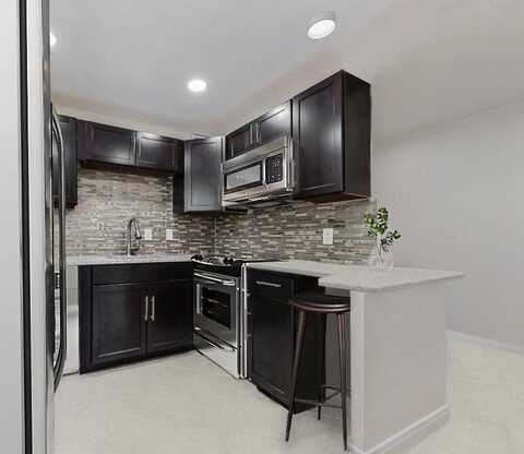 625 Flanders N, Delray Beach, FL 33484