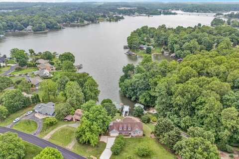 900 Lakemount DR, Moneta, VA 24121