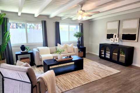 9477 Ronnie Ct, Santee, CA 92071