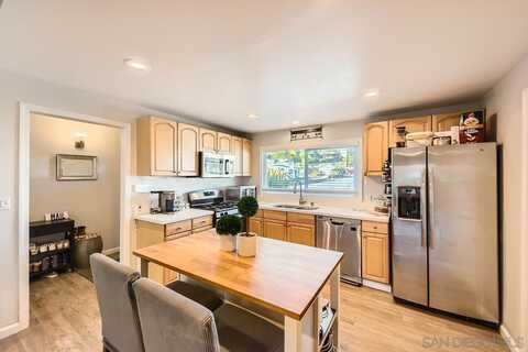 9477 Ronnie Ct, Santee, CA 92071