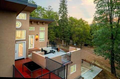9268 Blue Jay Ln, Weed, CA 96094