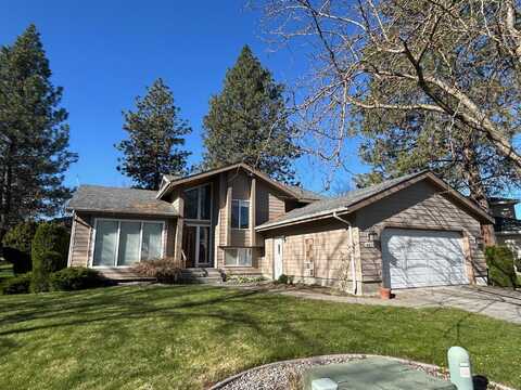6427 N Royal Crescent Ln, Spokane, WA 99205