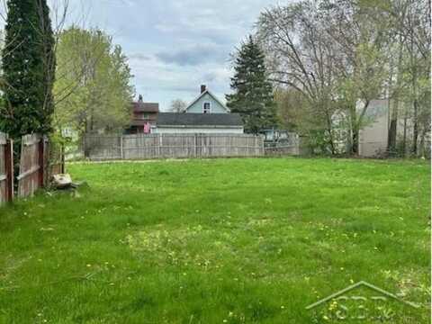 206 Villaire, Essexville, MI 48732