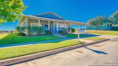 161 Whitewing Way, Floresville, TX 78114