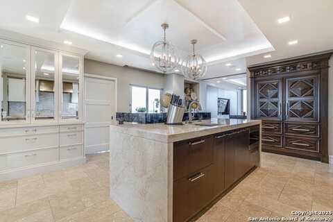 700 E HILDEBRAND AVE, San Antonio, TX 78212