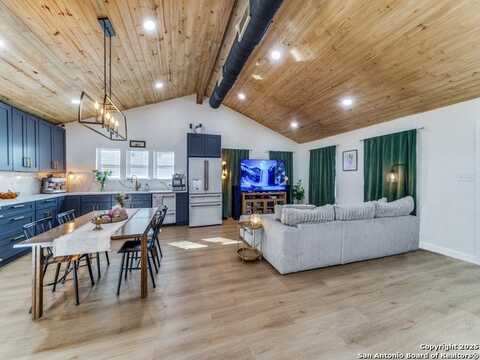 221 W Highland Dr, Boerne, TX 78006