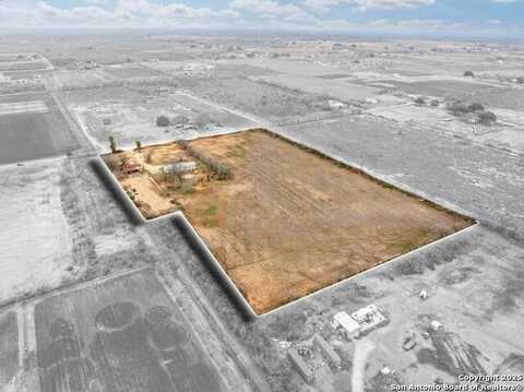 1545 COUNTY ROAD 665, Devine, TX 78016