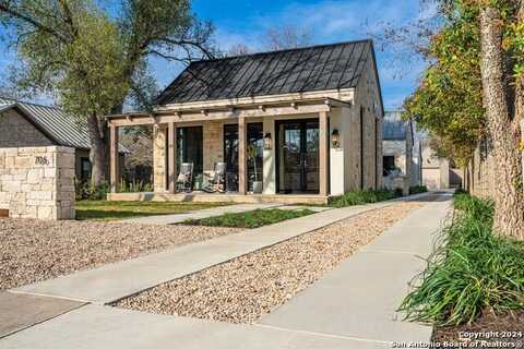 706 W. Creek, Fredericksburg, TX 78624