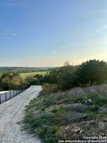 130 DOUBLE TREE LN, Canyon Lake, TX 78133
