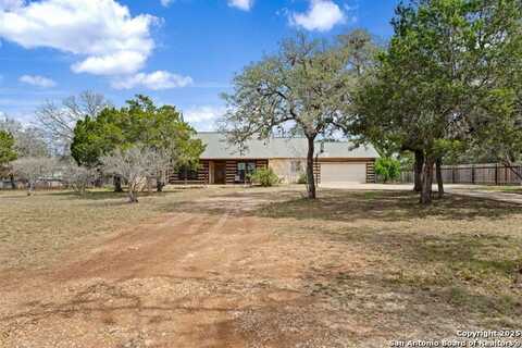 616 Robindale West, Bandera, TX 78003