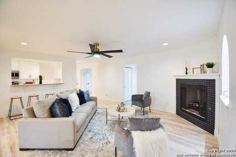 541 CARDINAL DR, Kerrville, TX 78028